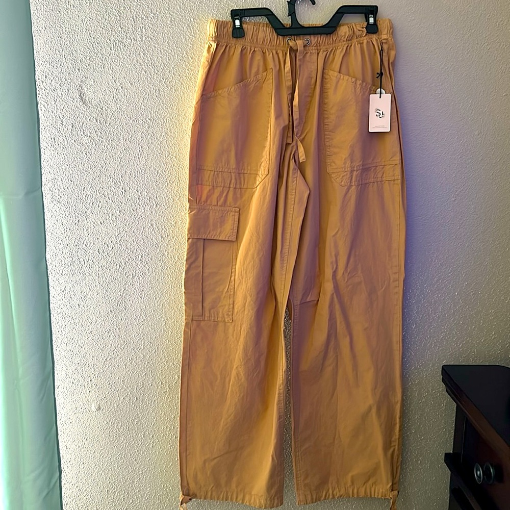 SINCERELY JULES size medium women’s oversized cargo pants. Caramel color.